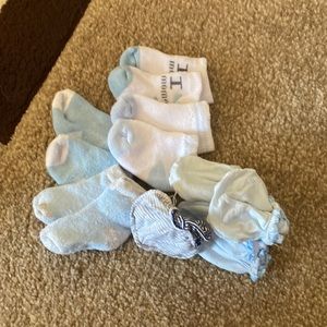 👶🏻 5/$10 NB Socks/Mittens